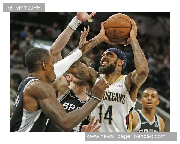 怀特首节火力全开半场贡献18分3板3助表现抢眼状态火热